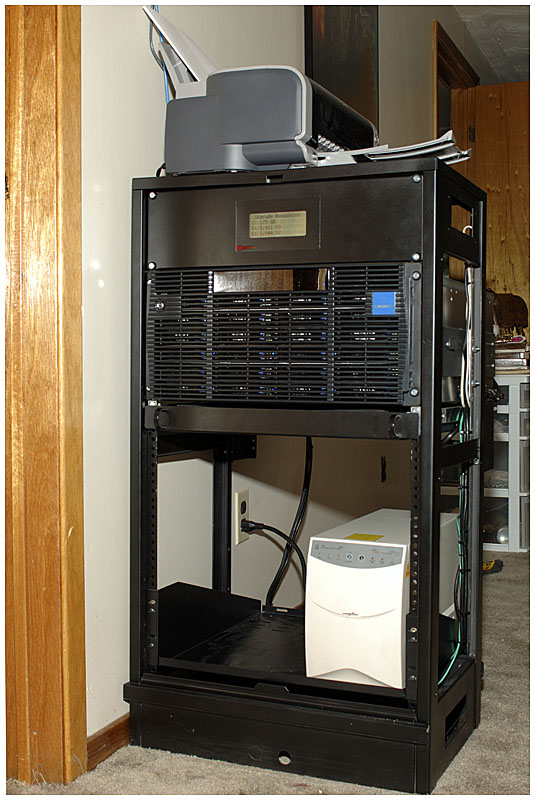 Monitor/keyboeard/mouse drawer closed